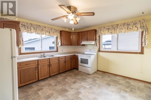 58 Chippewa St, Sault Ste. Marie, ON - Indoor Photo Showing Kitchen With Double Sink
