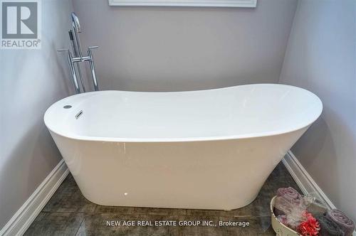 9031 Sideroad 17, Erin, ON - Indoor Photo Showing Bathroom