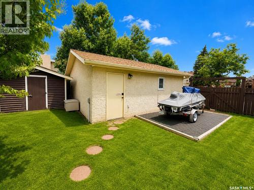 2906 Huget Place, Regina, SK - Outdoor