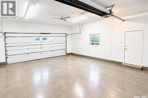 2906 Huget Place, Regina, SK - Indoor Photo Showing Garage
