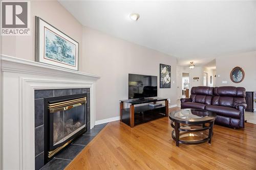 5700 Blackwell Sideroad Unit# 71, Sarnia, ON - Indoor Photo Showing Living Room With Fireplace