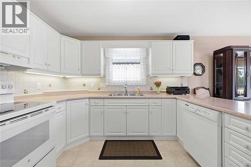 5700 Blackwell Sideroad Unit# 71, Sarnia, ON - Indoor Photo Showing Kitchen With Double Sink