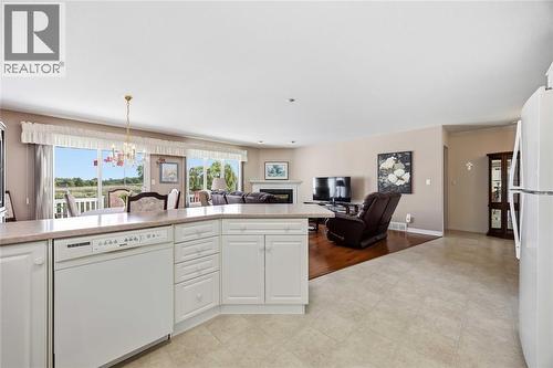 5700 Blackwell Sideroad Unit# 71, Sarnia, ON - Indoor Photo Showing Kitchen