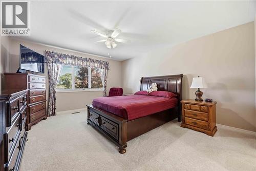 5700 Blackwell Sideroad Unit# 71, Sarnia, ON - Indoor Photo Showing Bedroom
