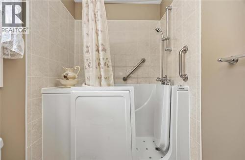 5700 Blackwell Sideroad Unit# 71, Sarnia, ON - Indoor Photo Showing Bathroom