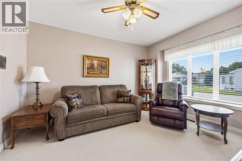 5700 Blackwell Sideroad Unit# 71, Sarnia, ON - Indoor Photo Showing Living Room