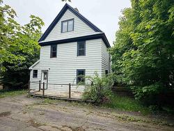 25 Queen Street Sydney Mines, NS B1V 1L2
