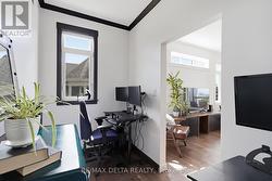 Private work space off the LR. - 