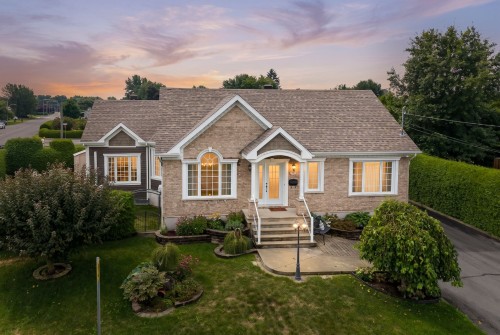 160 Rue des Marguerites E.  Farnham, QC J2N 3E3