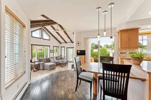 Salon - 160 Rue Des Marguerites E., Farnham, QC - Indoor Photo Showing Dining Room