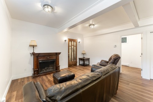 Family Room - 236C Ch. De Mystic, Saint-Ignace-De-Stanbridge, QC - Indoor Photo Showing Living Room With Fireplace
