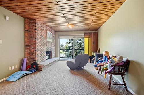 219 Edgewater Drive, Winnipeg, MB - Indoor With Fireplace