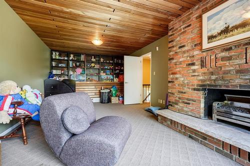 219 Edgewater Drive, Winnipeg, MB - Indoor With Fireplace