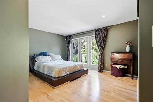 219 Edgewater Drive, Winnipeg, MB - Indoor Photo Showing Bedroom