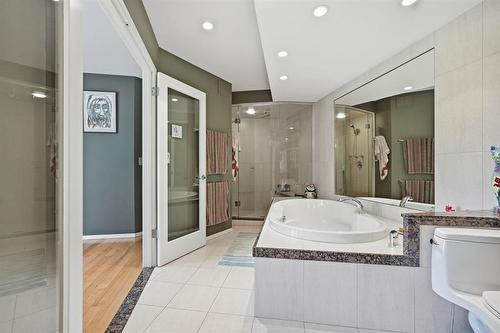 219 Edgewater Drive, Winnipeg, MB - Indoor Photo Showing Bathroom
