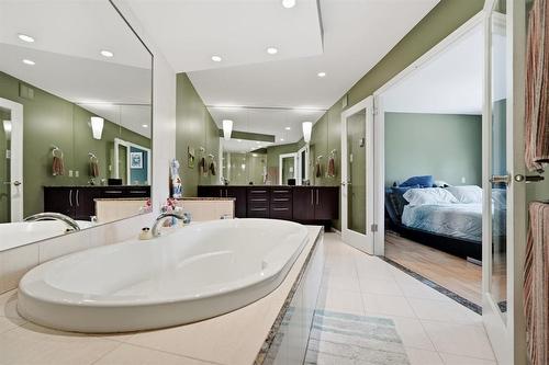 219 Edgewater Drive, Winnipeg, MB - Indoor Photo Showing Bathroom