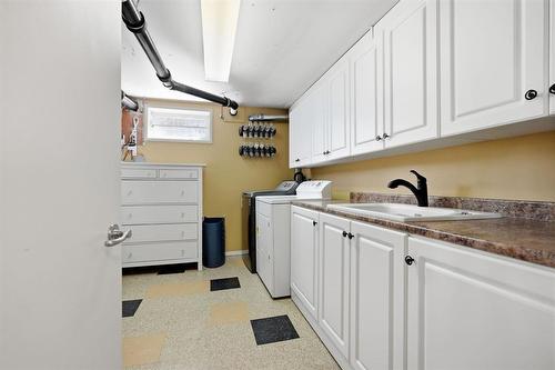 219 Edgewater Drive, Winnipeg, MB - Indoor Photo Showing Laundry Room