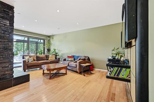 219 Edgewater Drive, Winnipeg, MB - Indoor Photo Showing Other Room