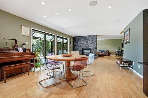 219 Edgewater Drive, Winnipeg, MB - Indoor With Fireplace
