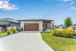 16 Beck Cove  Winnipeg, MB R3R 3Z1