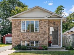 18 Kirk Chatham, ON N7M 3P8
