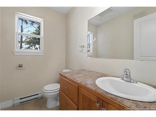 33-35 Barnaby St, Moncton, NB - Indoor Photo Showing Bathroom