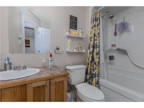 33-35 Barnaby St, Moncton, NB - Indoor Photo Showing Bathroom