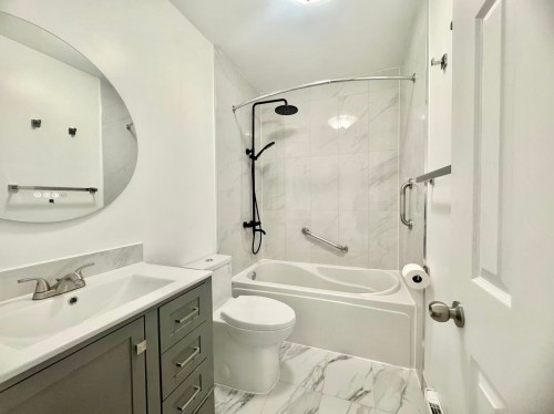 Salle de bains - 92Z Rue Viking, Dollard-Des-Ormeaux, QC - Indoor Photo Showing Bathroom