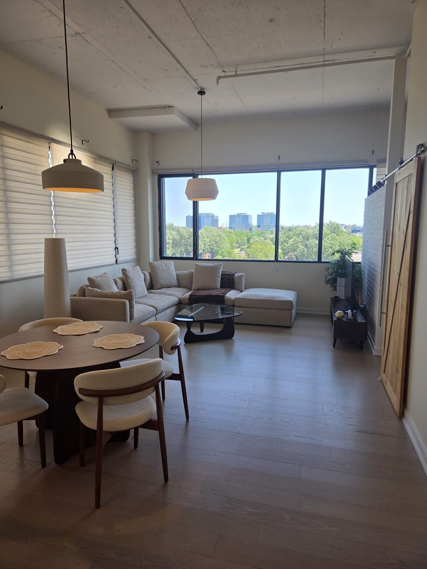 616 125 Rue Chabanel O — photo 3
