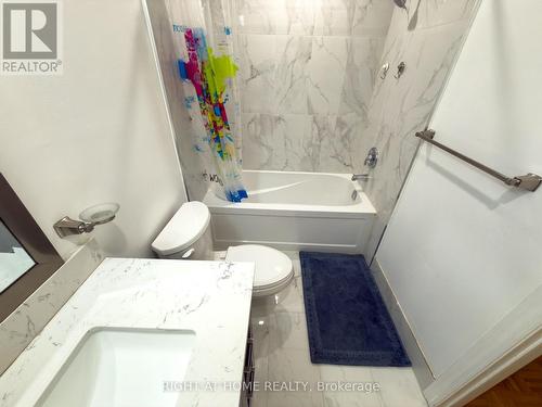 6683 Opera Glass Crescent, Mississauga, ON - Indoor Photo Showing Bathroom
