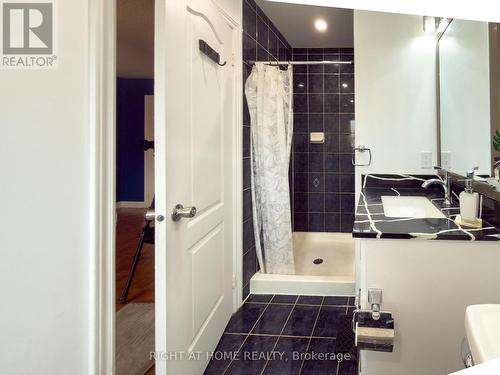 6683 Opera Glass Crescent, Mississauga, ON - Indoor Photo Showing Bathroom