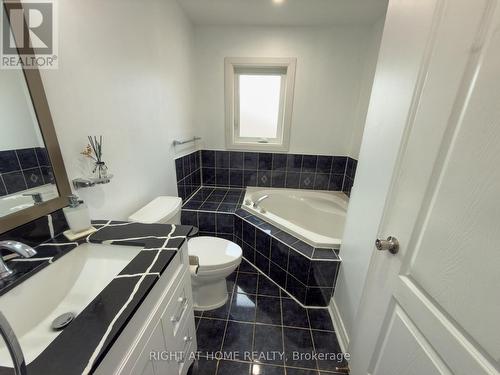 6683 Opera Glass Crescent, Mississauga, ON - Indoor Photo Showing Bathroom