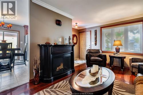 2677 Robert Road, Windsor, ON - Indoor Photo Showing Living Room