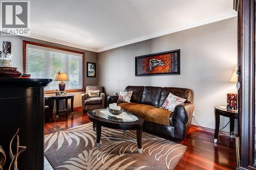 2677 Robert Road, Windsor, ON - Indoor Photo Showing Living Room