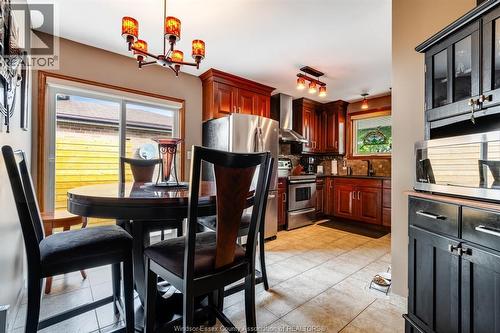 2677 Robert Road, Windsor, ON - Indoor Photo Showing Kitchen