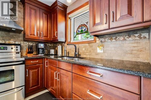 2677 Robert Road, Windsor, ON - Indoor Photo Showing Kitchen