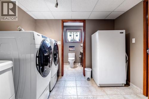 2677 Robert Road, Windsor, ON - Indoor Photo Showing Bathroom