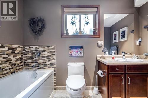 2677 Robert Road, Windsor, ON - Indoor Photo Showing Bathroom