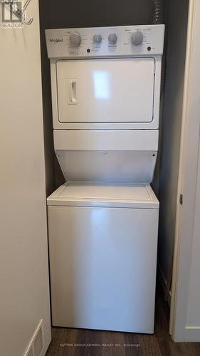 809 - 2093 Fairview Street, Burlington, ON - Indoor Photo Showing Laundry Room