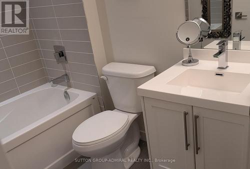 809 - 2093 Fairview Street, Burlington, ON - Indoor Photo Showing Bathroom