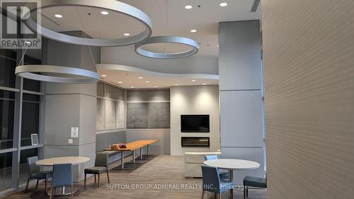 809 - 2093 Fairview Street, Burlington, ON - Indoor