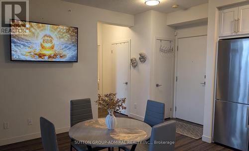 809 - 2093 Fairview Street, Burlington, ON - Indoor Photo Showing Dining Room