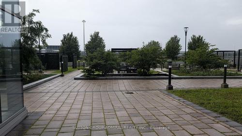 809 - 2093 Fairview Street, Burlington, ON - Outdoor