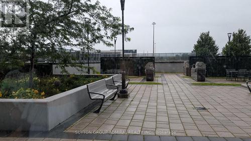 809 - 2093 Fairview Street, Burlington, ON - Outdoor