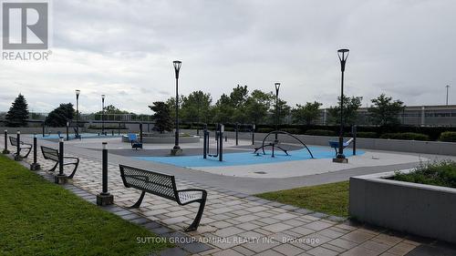 809 - 2093 Fairview Street, Burlington, ON - Outdoor