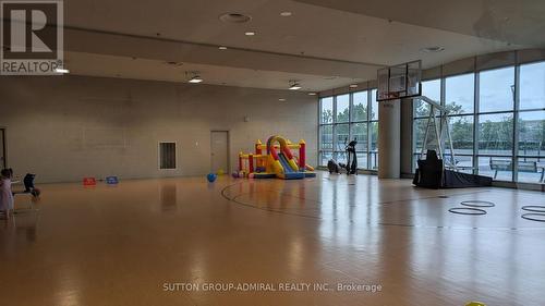 809 - 2093 Fairview Street, Burlington, ON - Indoor Photo Showing Other Room