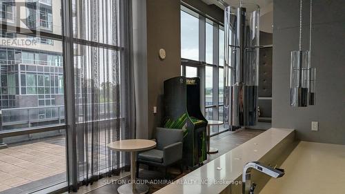 809 - 2093 Fairview Street, Burlington, ON - Indoor Photo Showing Other Room