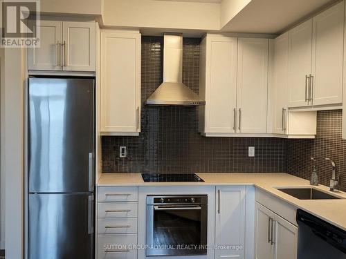 809 - 2093 Fairview Street, Burlington, ON - Indoor Photo Showing Kitchen With Upgraded Kitchen