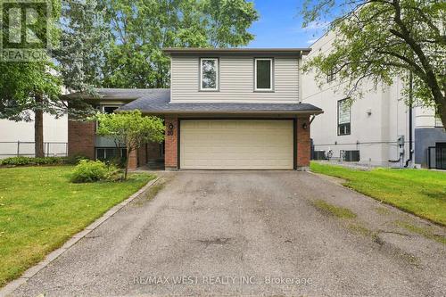 20 SANDERSON CRESCENT  Richmond Hill, ON L4C 5L4
