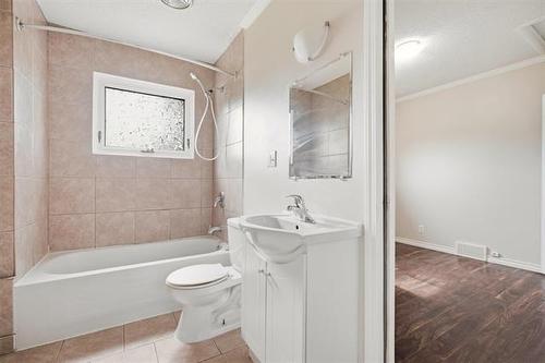 420 Dufferin Ave, Selkirk, MB - Indoor Photo Showing Bathroom
